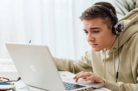 Struggle between virtual learning and screen time